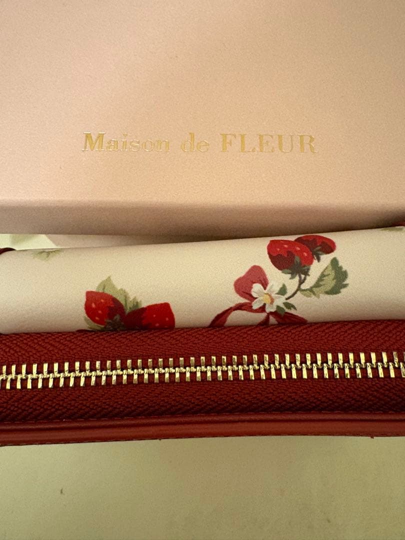 【新品】Maison de FLEUR いちご柄ウォレット