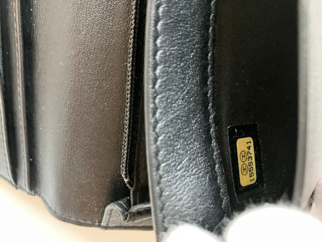 CHANEL【シャネル】キャビアスキン二つ折り財布