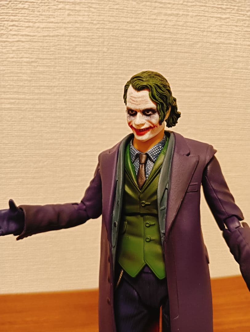 MAFEX ジョーカー フィギュア JOKER ダークナイト バットマン DC