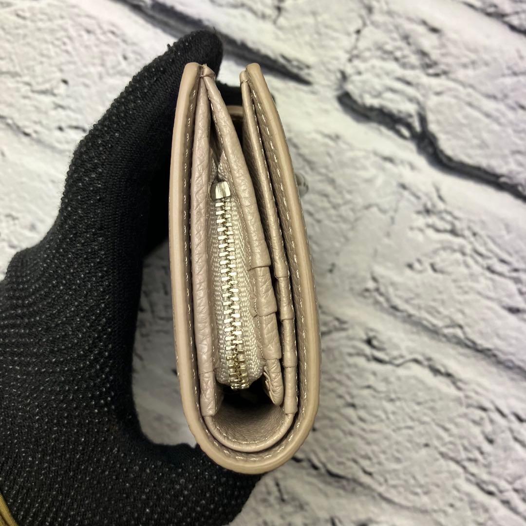 ほぼ新品✨VASIC ヴァジック シボ革 レザー グレージュ 二つ折り財布