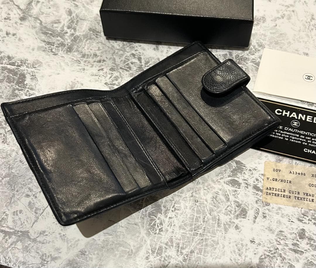 CHANEL シャネル　キャビアスキン　二つ折り財布 ココマーク