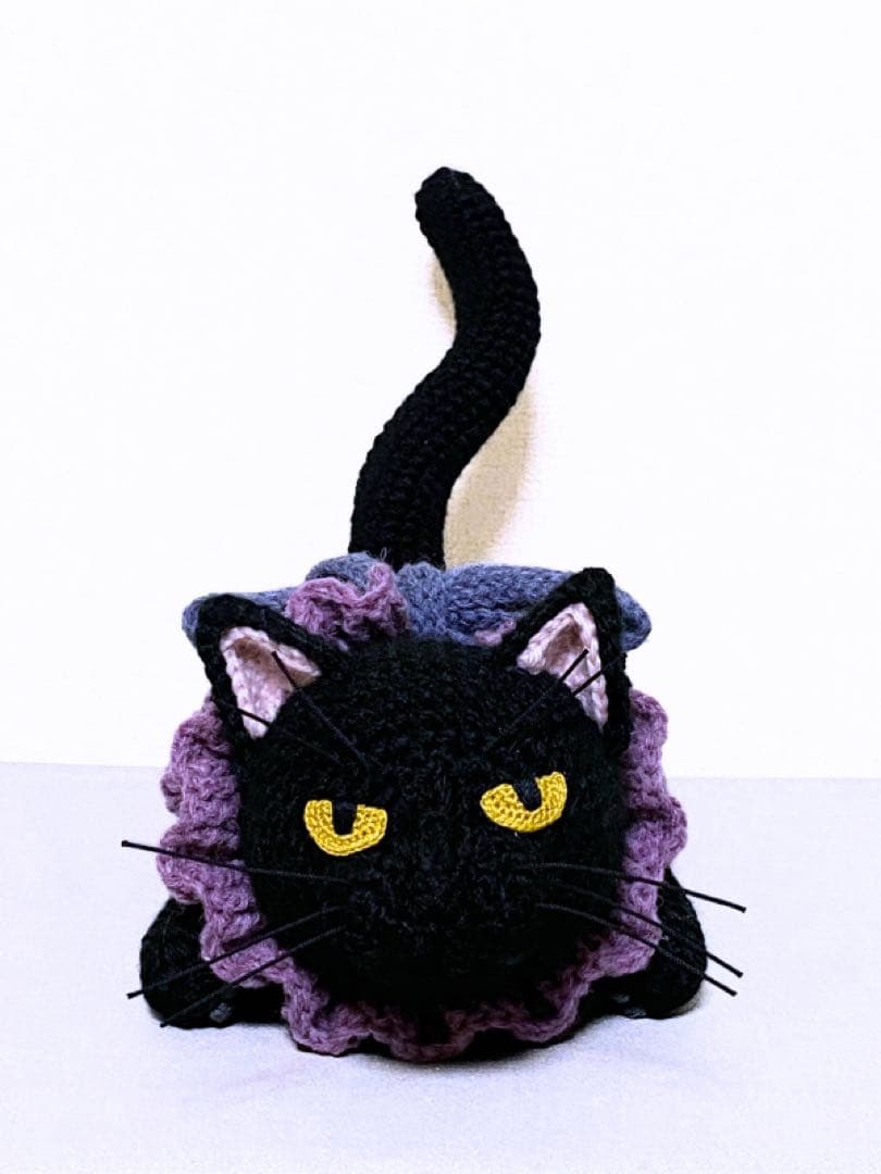 寝そべり黒猫さんのあみぐるみ