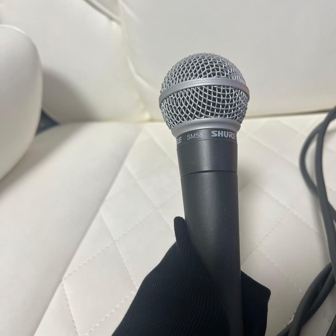 SHURE SM58 ダイナミックマイクとケーブル