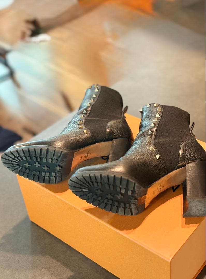 valentino vロゴ　ロックスタッズ　サイドゴアブーツ　37.5