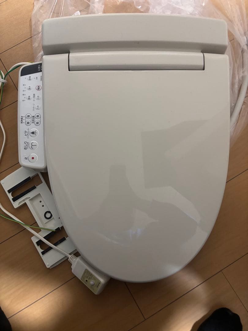 リクシル　温水洗浄便座　CW-KB21 2017