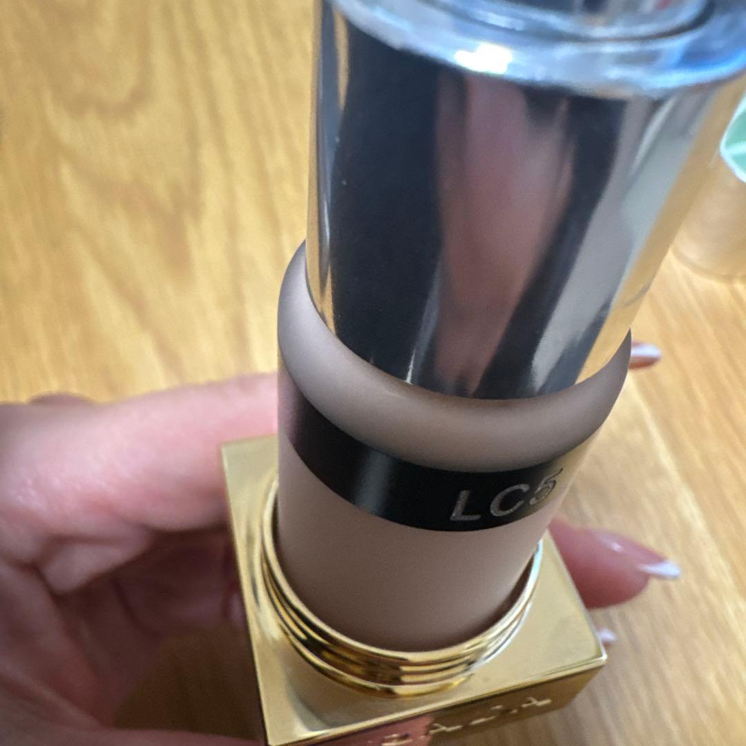 ヌヌヌですPRADA REVEAL FOUNDATION LC5