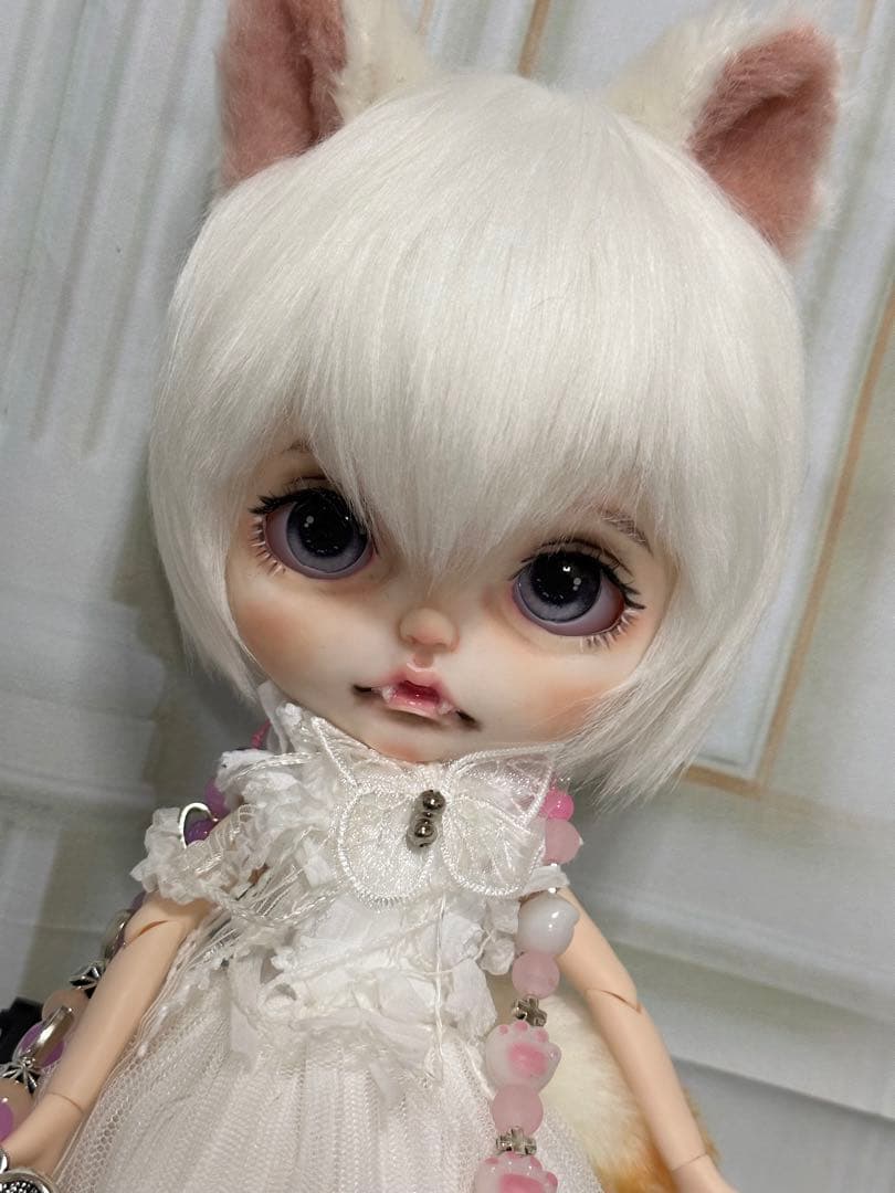 お*き様 アイシードール本体女の子　ボアウィッグ　OF付き ホワイトブチ猫