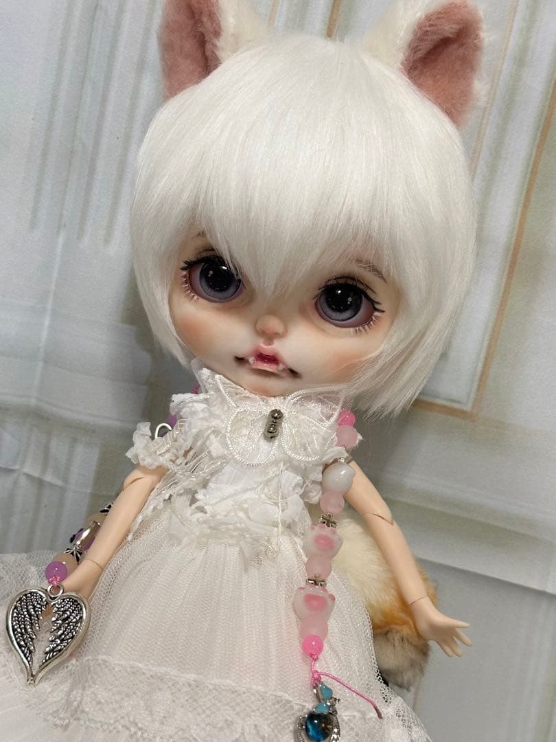 お*き様 アイシードール本体女の子　ボアウィッグ　OF付き ホワイトブチ猫