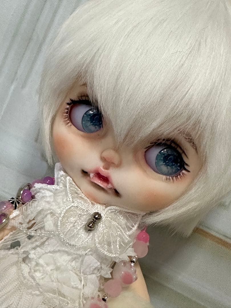 お*き様 アイシードール本体女の子　ボアウィッグ　OF付き ホワイトブチ猫