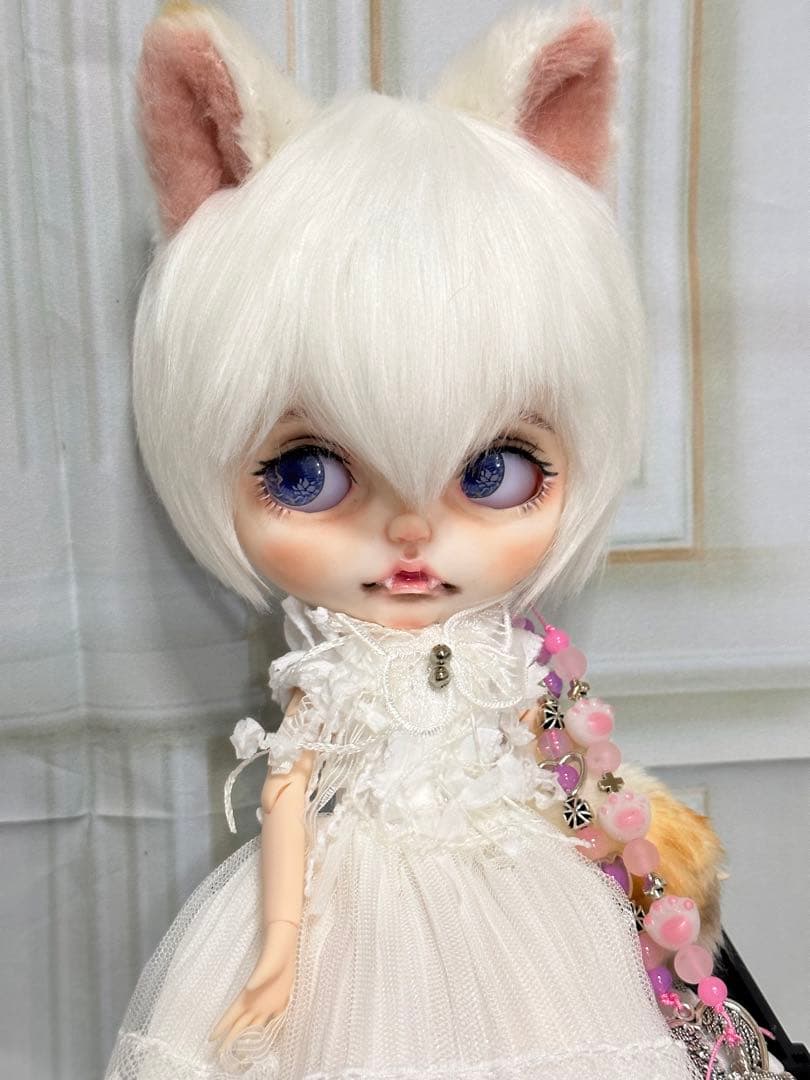 お*き様 アイシードール本体女の子　ボアウィッグ　OF付き ホワイトブチ猫