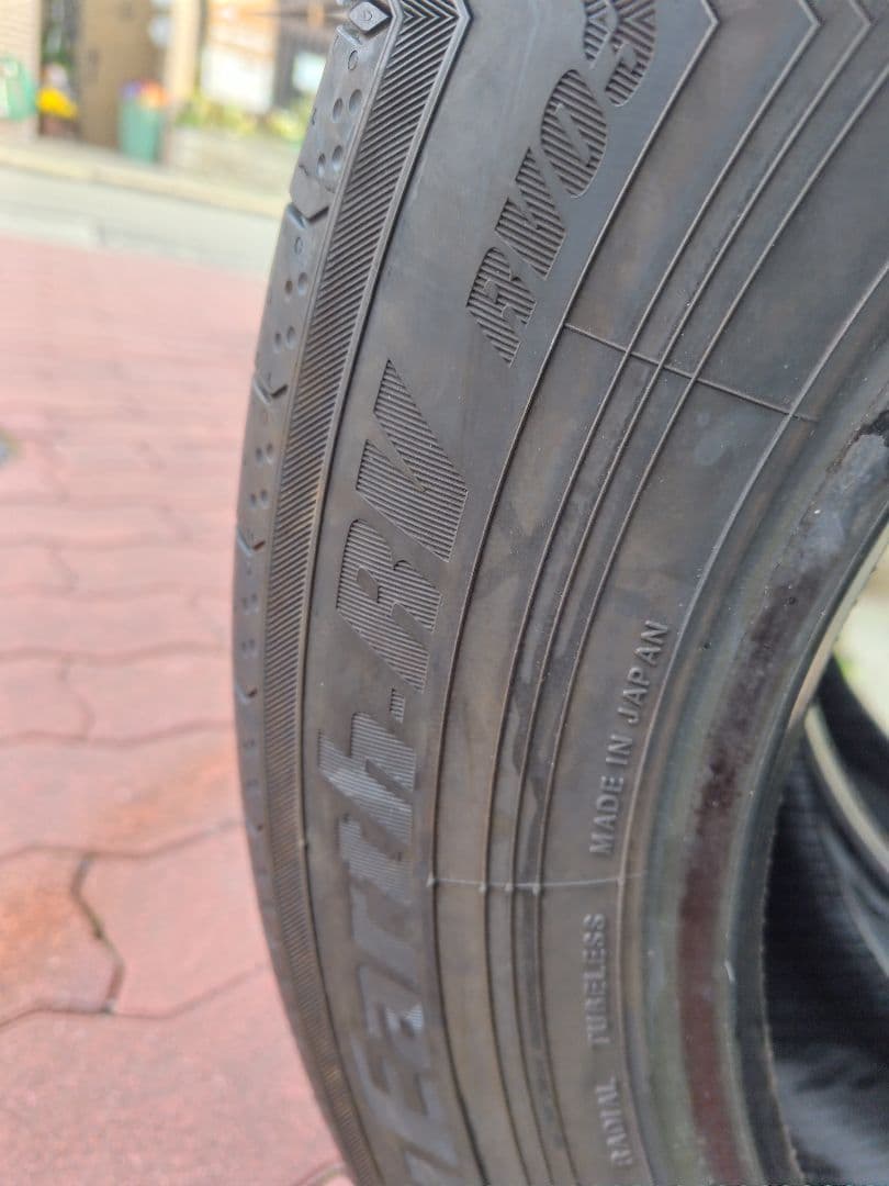 プルプル太郎ヨコハマブルーアースRV03 215/60R17 、24年製、