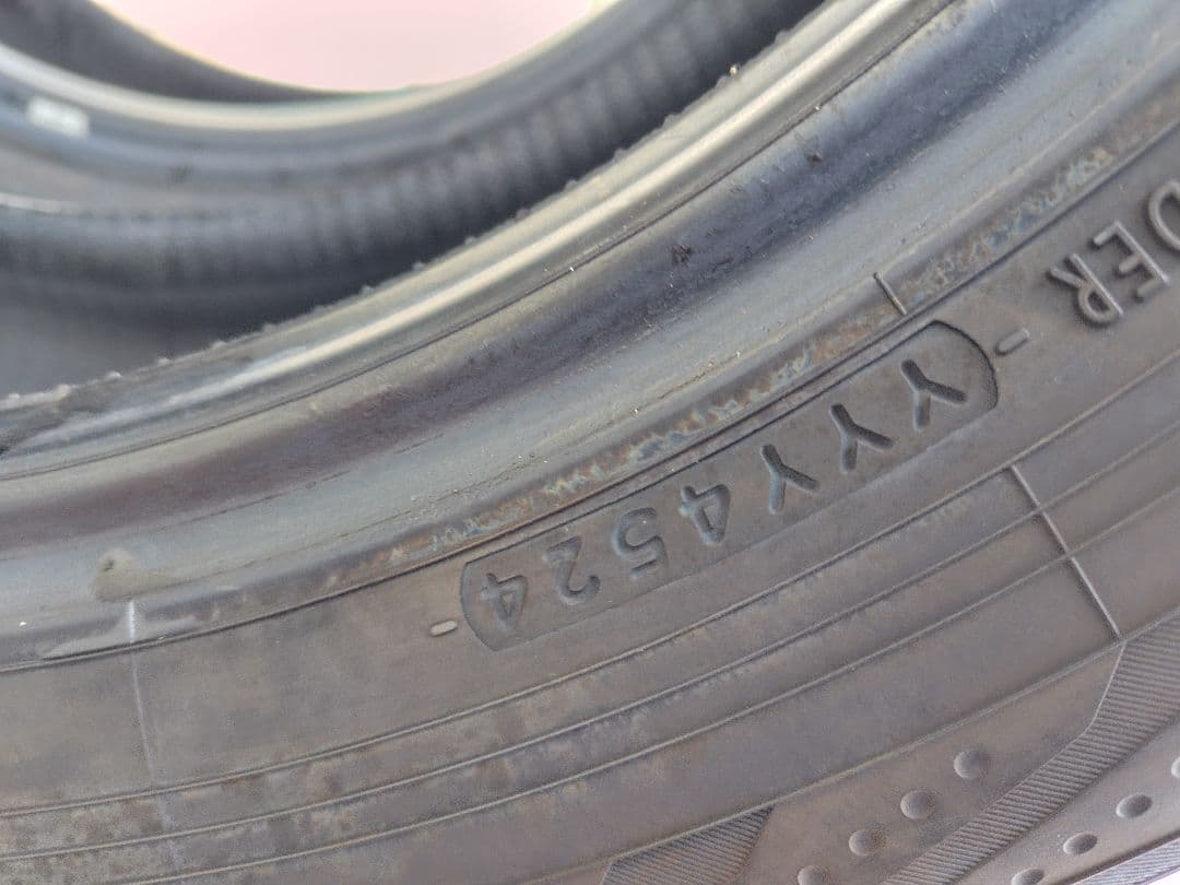 プルプル太郎ヨコハマブルーアースRV03 215/60R17 、24年製、