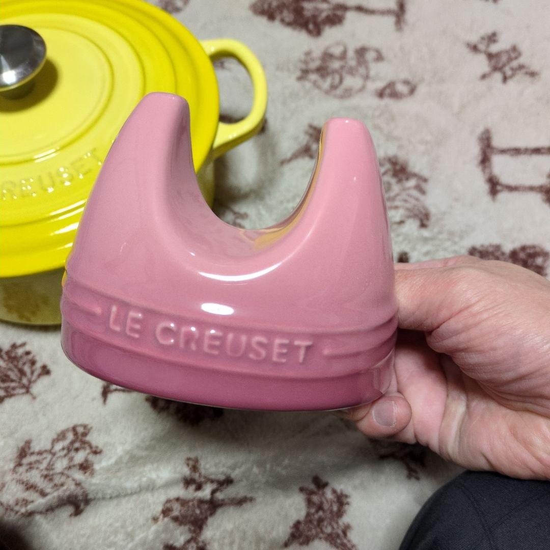 LE CREUSET 両手鍋 イエロー　20cm　正規品ふたスタンド付き