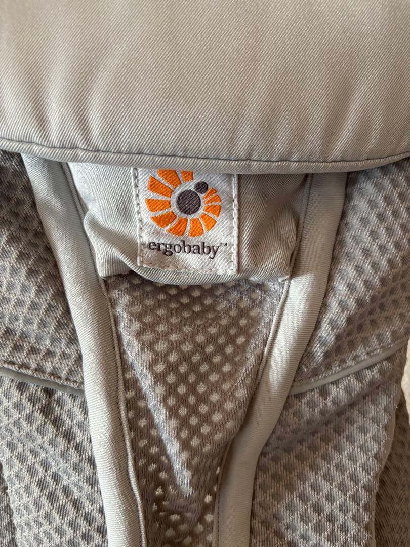 NN　ergobaby 抱っこ紐 グレー メッシュ　保証書付き