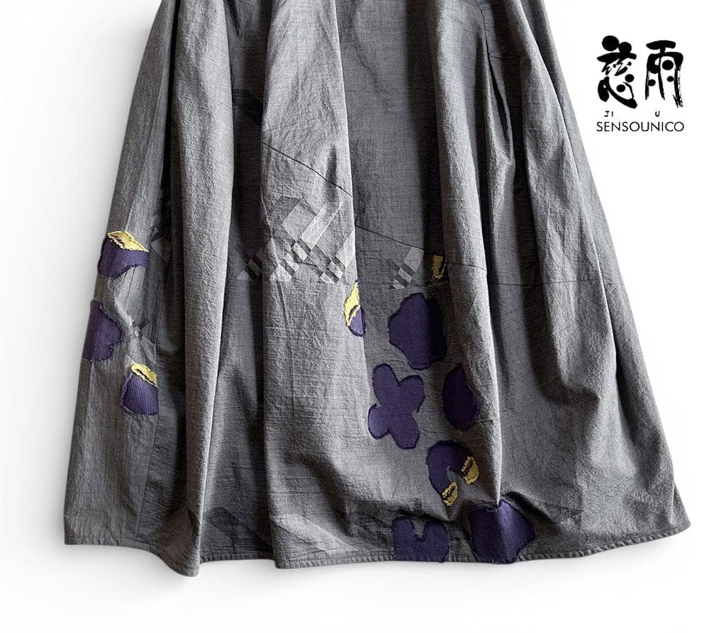 美品 慈雨/センソユニコ 通年 微光沢 紫の花 フレアシルエットロングスカート