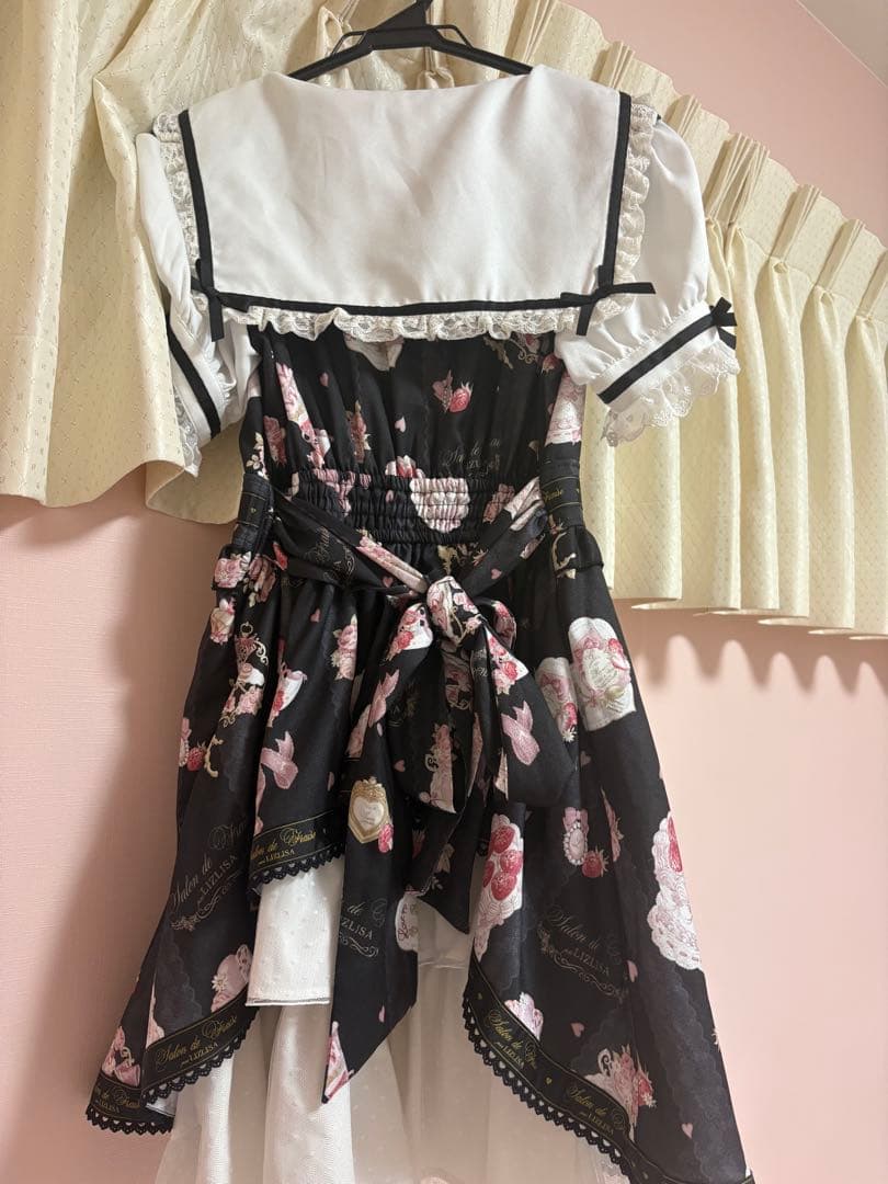 リズリサ Salon de Fraise柄ワンピース
