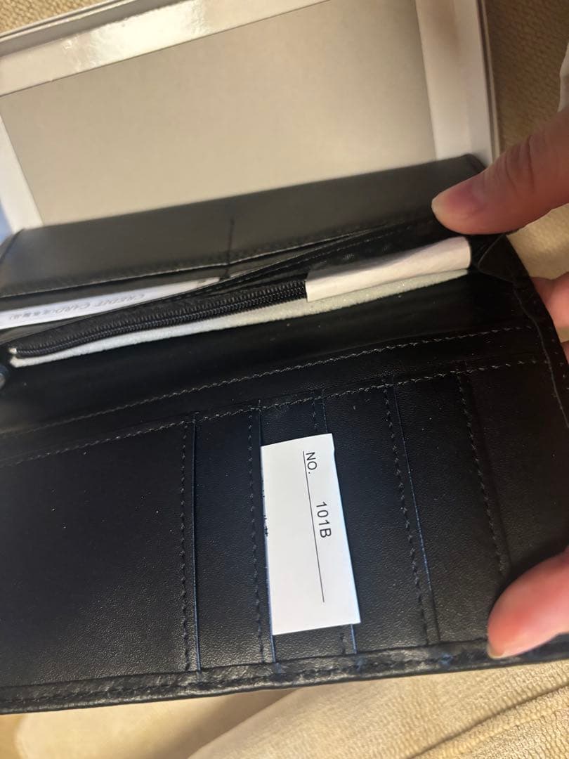 皇居菊紋牛革財布