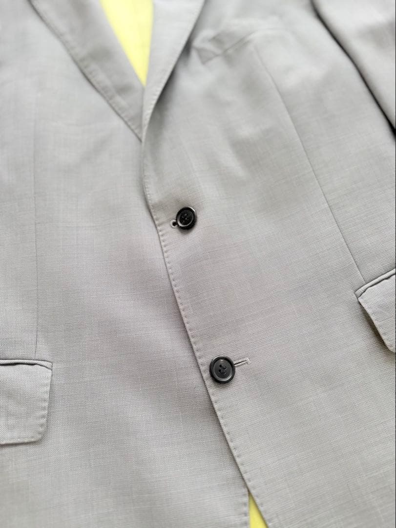 綺麗な背中に釘付けになっちゃう⁉︎ HUGO BOSS テーラードジャケット
