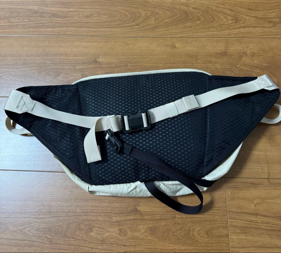 週末まで値下げ中！on バッグ　Sling Pack 9L