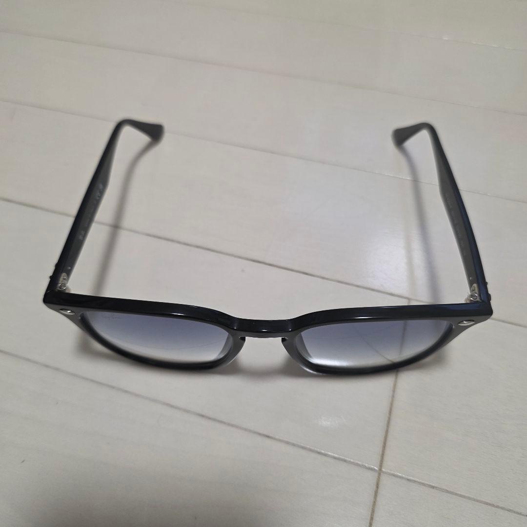 Ray-Ban ブラック サングラス RB4258F