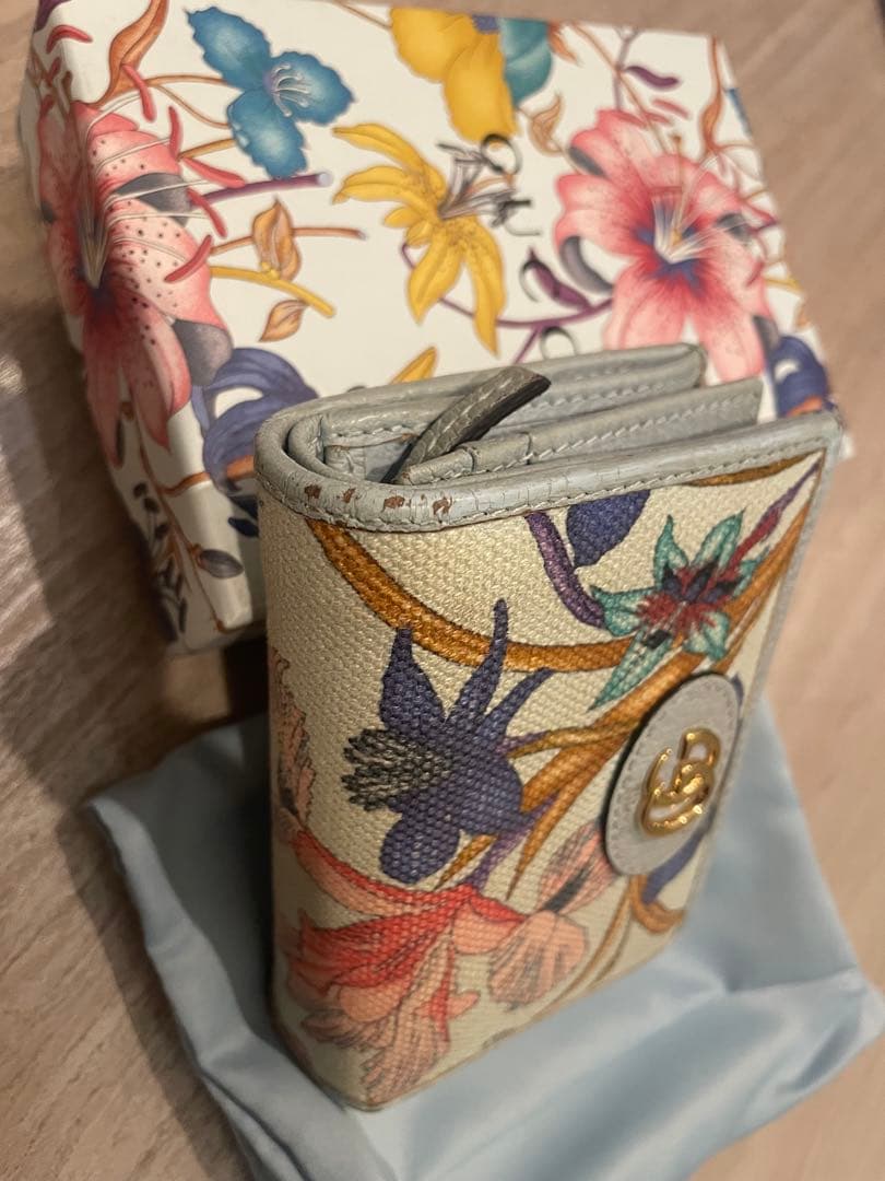 グッチ　GUCCI 二つ折り財布　ミニ 花柄 フローラプリント日本限定　水色