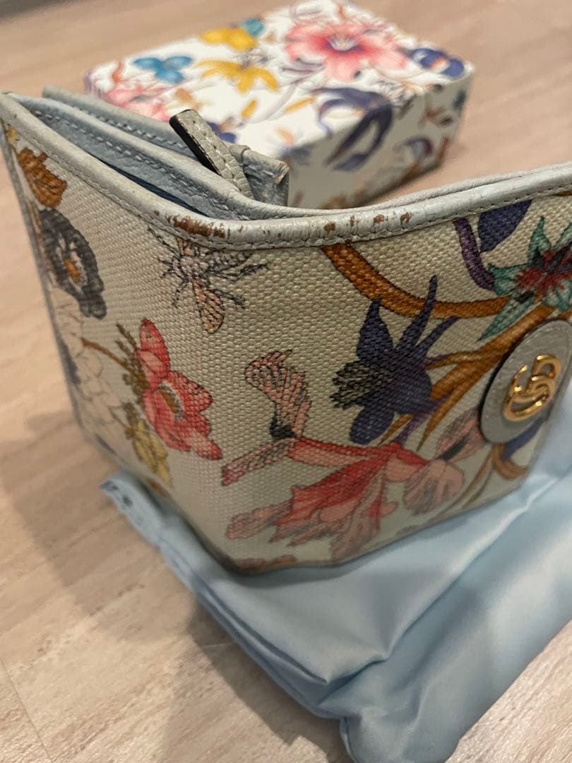グッチ　GUCCI 二つ折り財布　ミニ 花柄 フローラプリント日本限定　水色