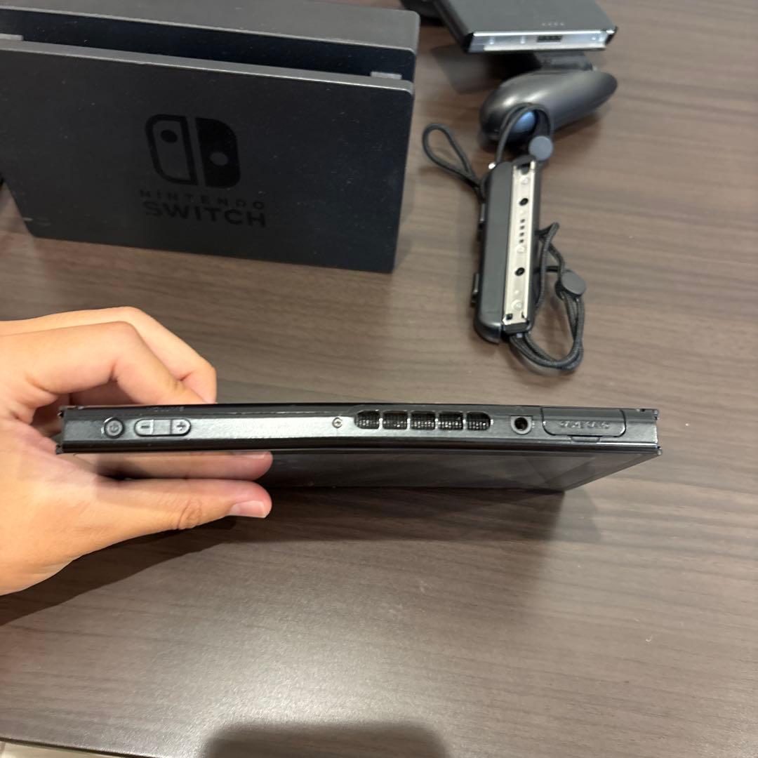 最終値下NINTENDO Switch 初代　ジョイコン以外全てあり　おまけあり