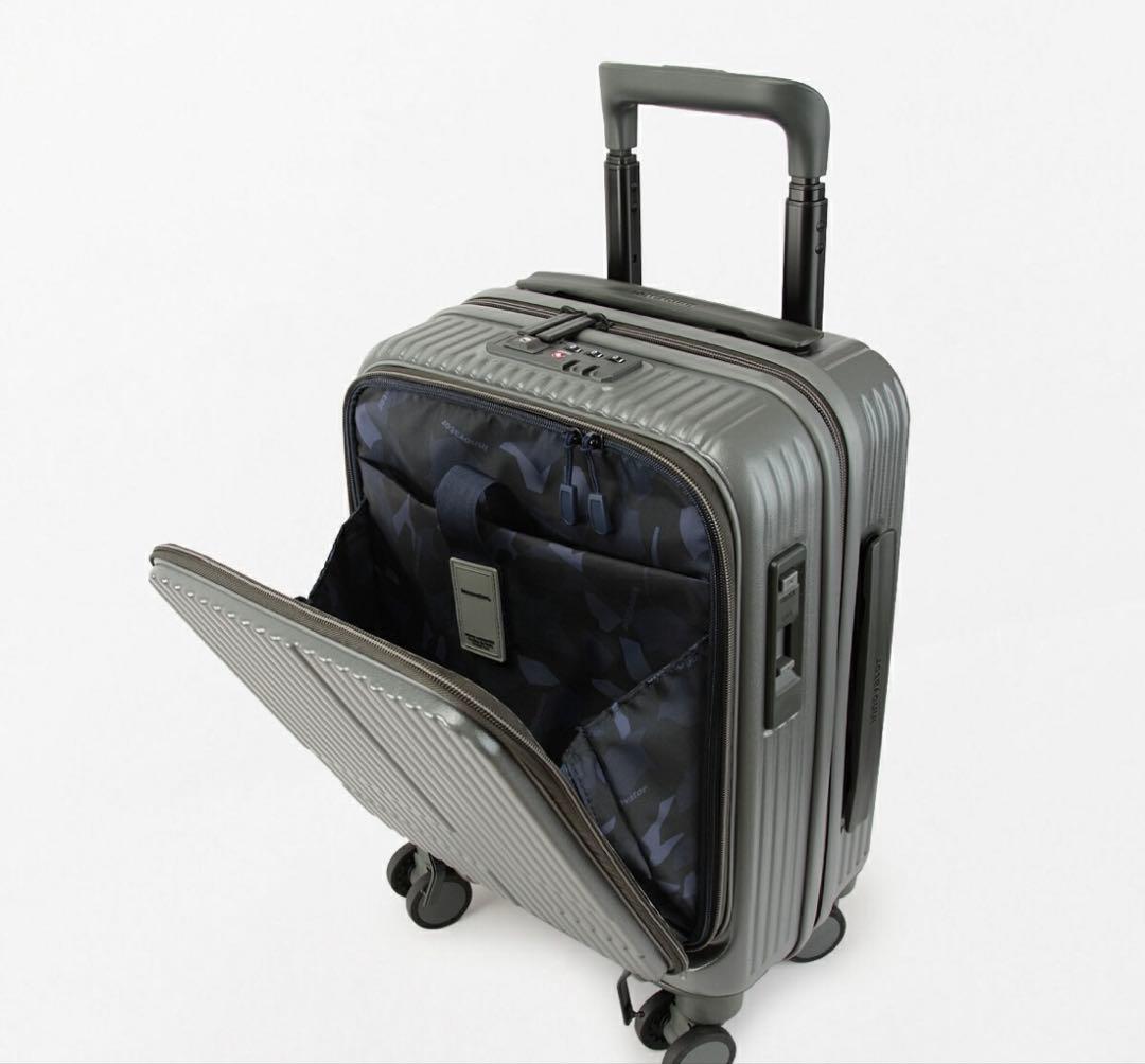 人気色　イノベーター キャリーバック　スーツケース 21L 機内持込OK 緑