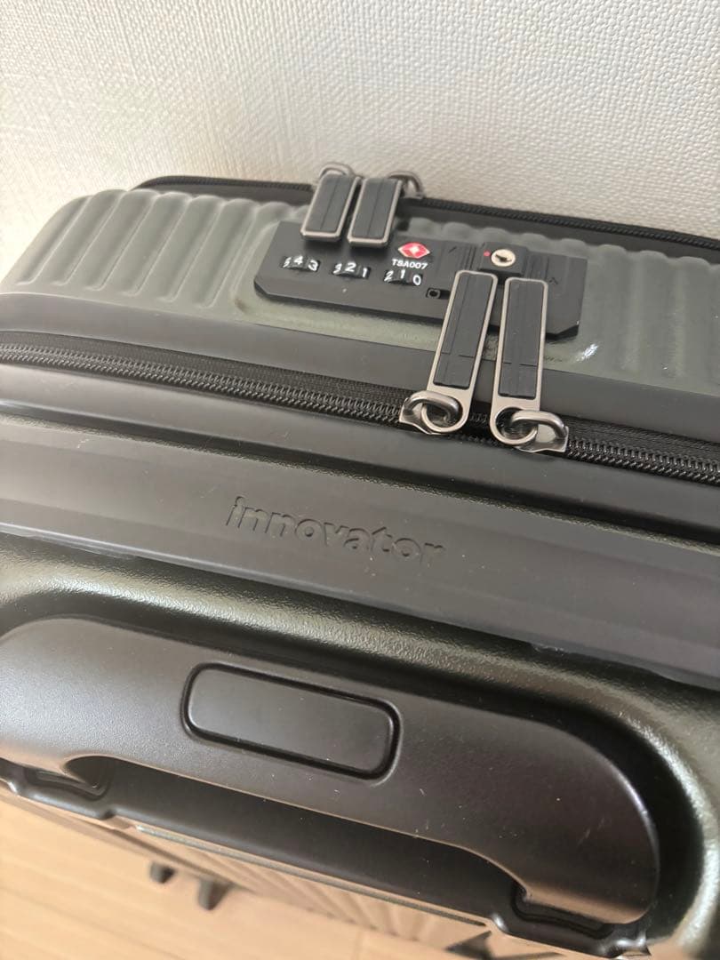 人気色　イノベーター キャリーバック　スーツケース 21L 機内持込OK 緑