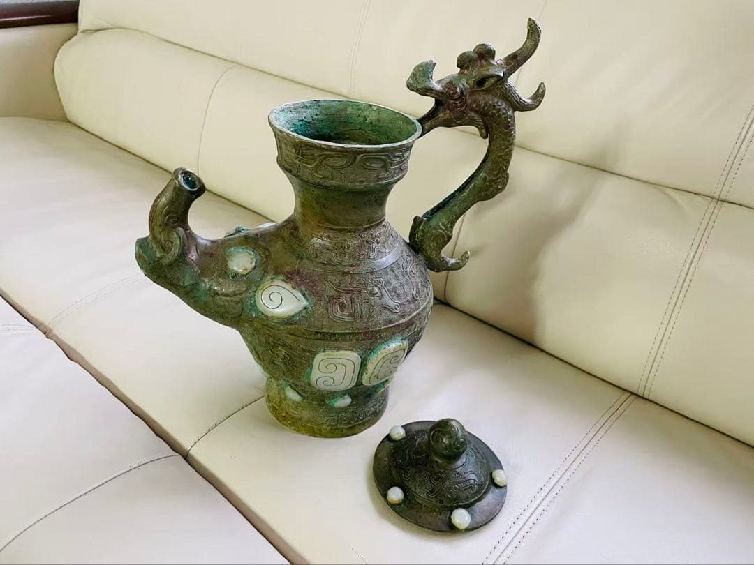 玉付き青銅器ドラゴン龍の壺