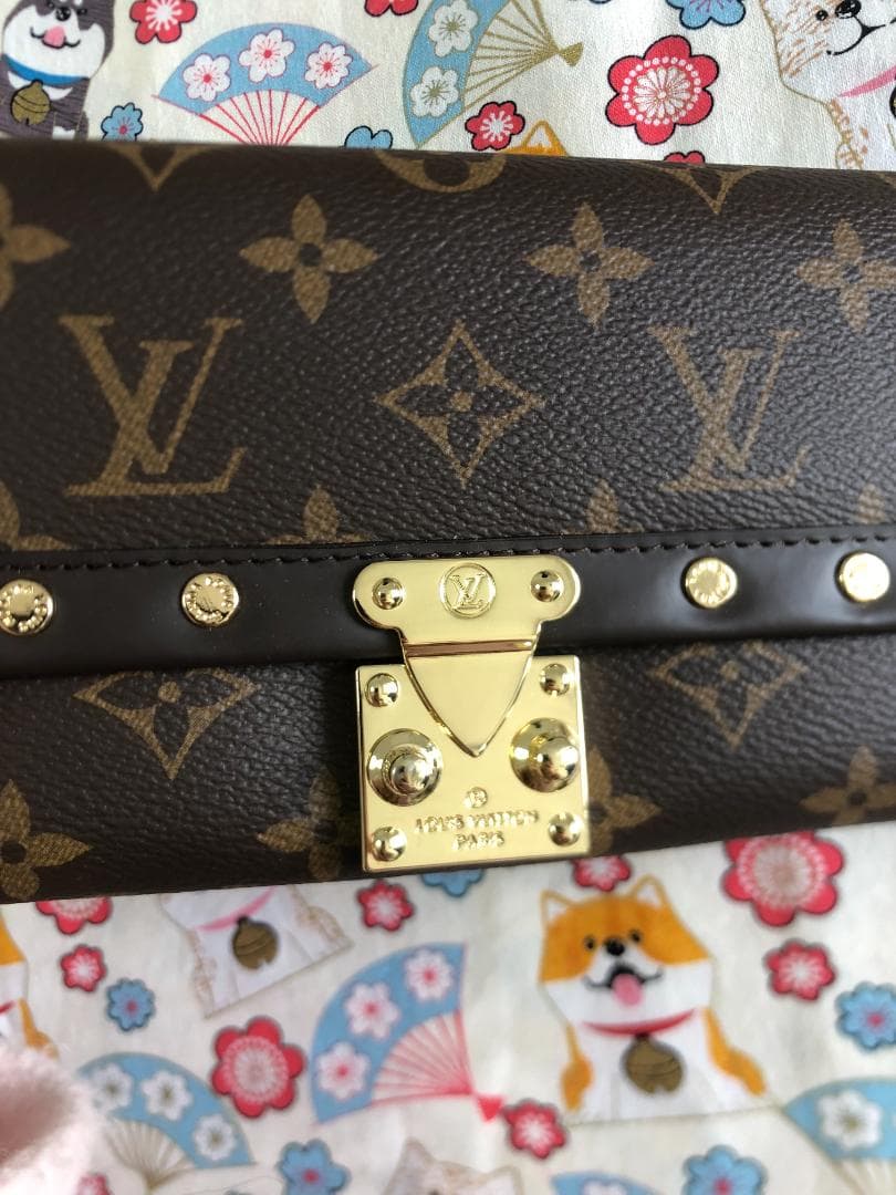 長財布　レザー　ヴィンテージ　ダークブラウン　高級感　LVロゴ　　バッグ　綺麗