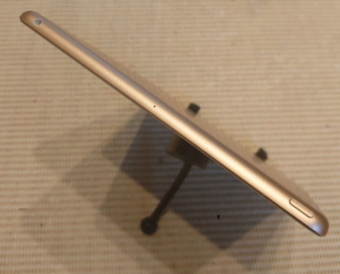 F6QD4完動品iPad第6世代(A1893)本体128GBゴールド送料込