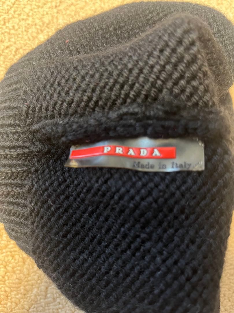 PRADASRORTS黒 ニット帽　赤タグ