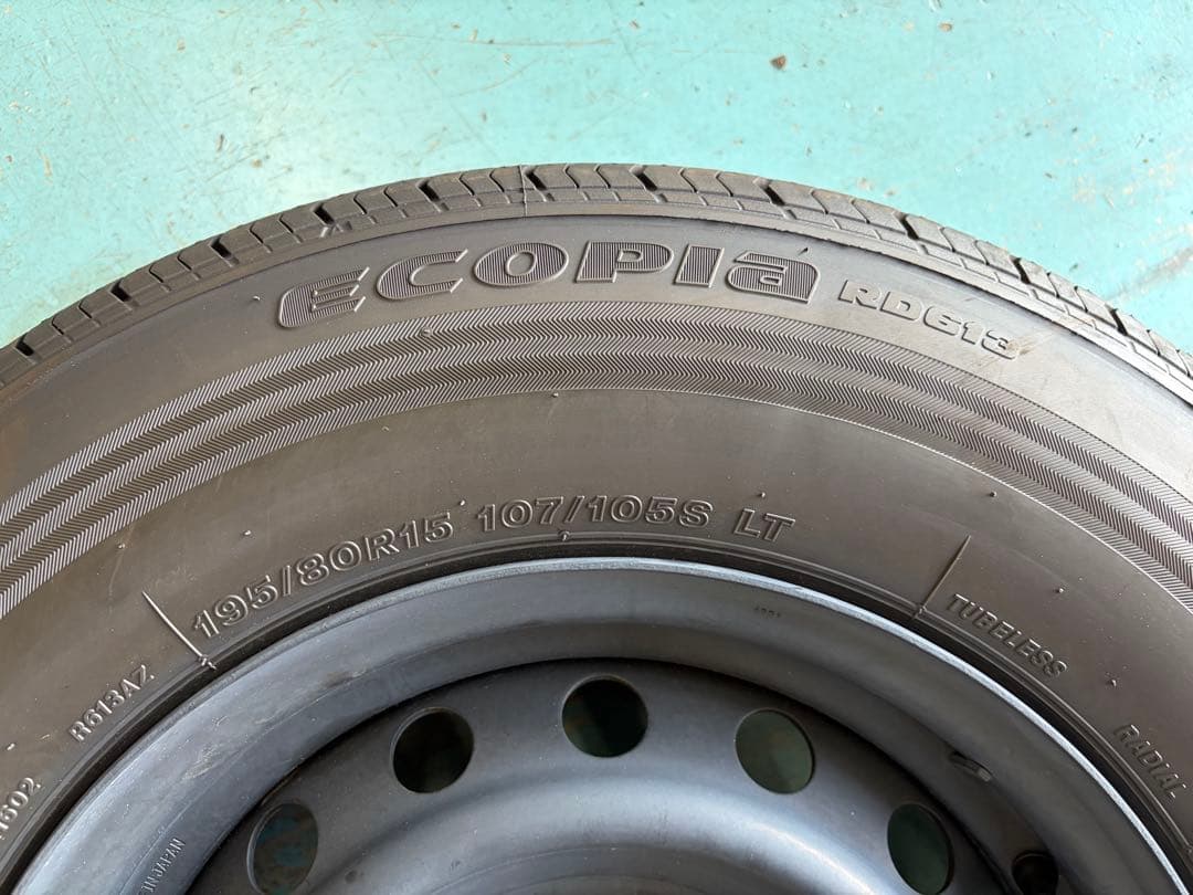 マサ　送料込R7.9新車外し　純正タイヤホイール付４本セット　ハイエース