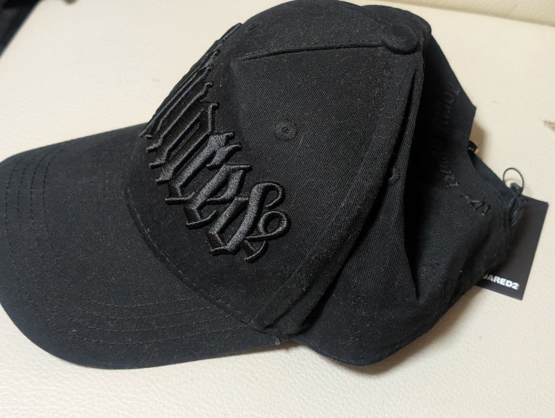 Dsquared2 Goth ブラック刺繍ロゴキャップ