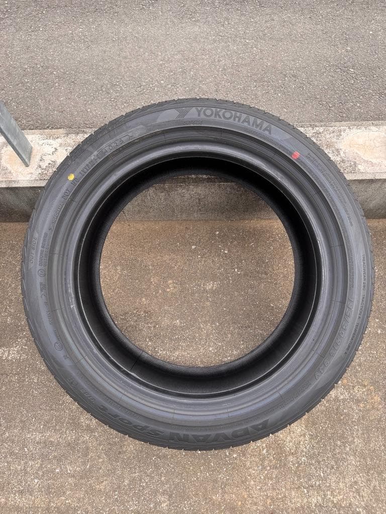 ロードスター純正ヨコハマタイヤ走行160キロのみ４本セットのうち２本分（１の２）