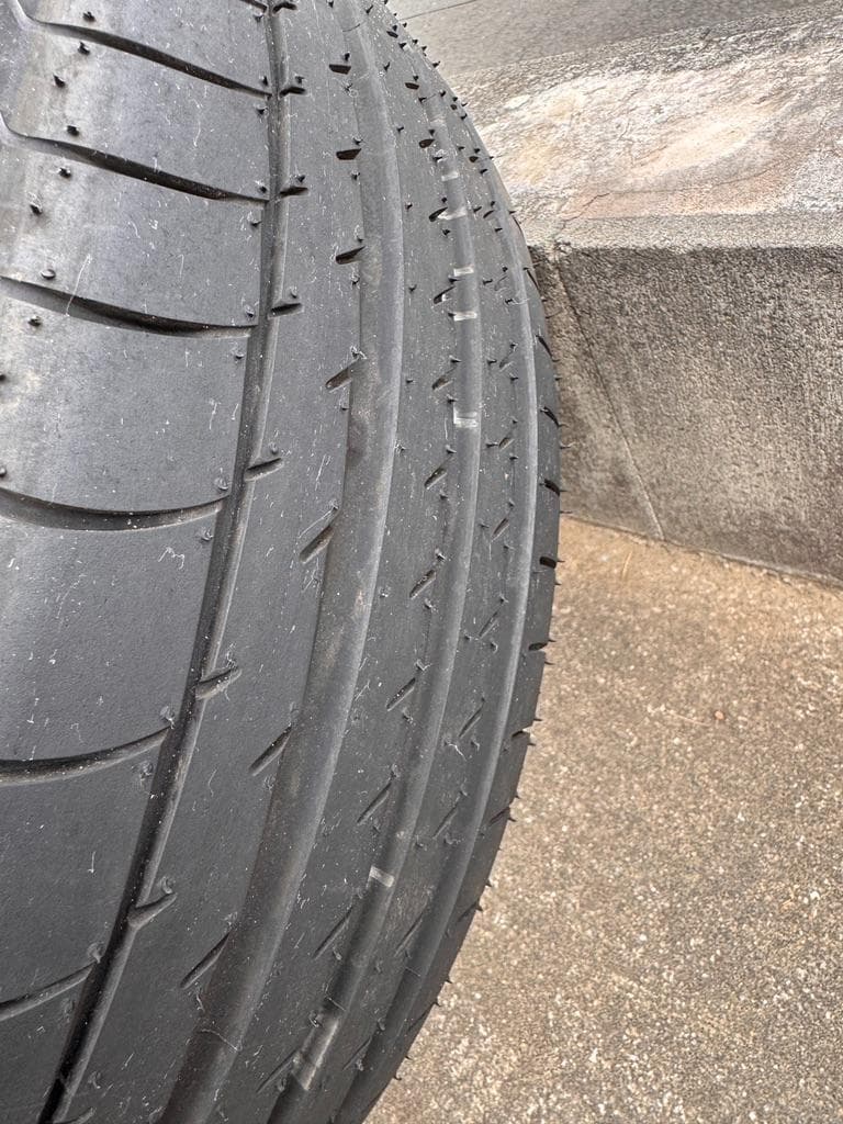 ロードスター純正ヨコハマタイヤ走行160キロのみ４本セットのうち２本分（１の２）