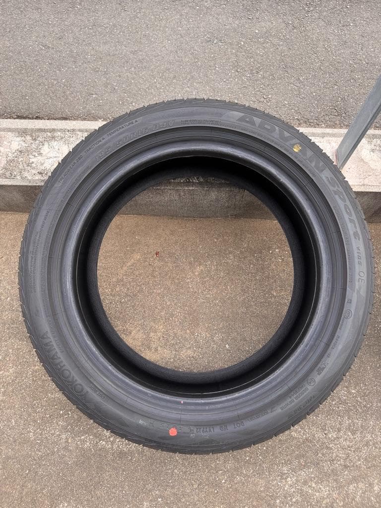 ロードスター純正ヨコハマタイヤ走行160キロのみ４本セットのうち２本分（１の２）
