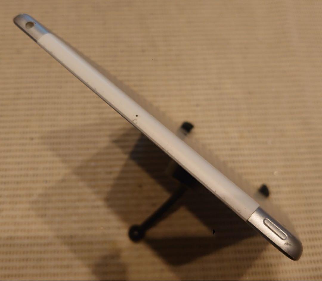 完動品SIMフリーiPad第5世代(A1823)本体32GB送料込2HLJK