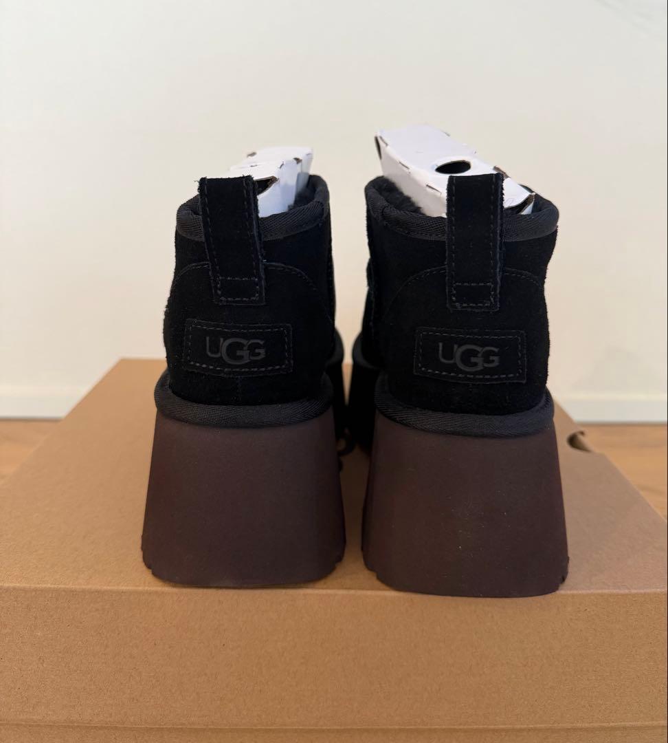 新品 UGG クラシック ウルトラ ミニ 厚底　プラットホーム ブラック