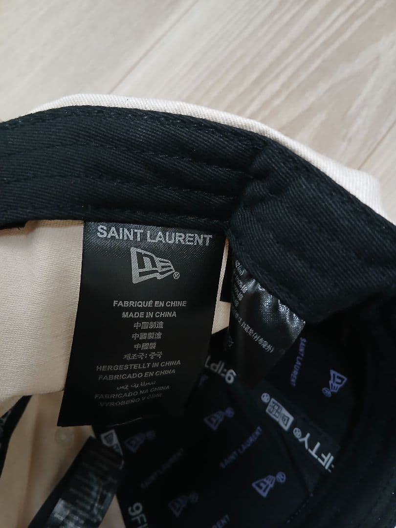YSL ベースボールキャップ ベージュ new era
