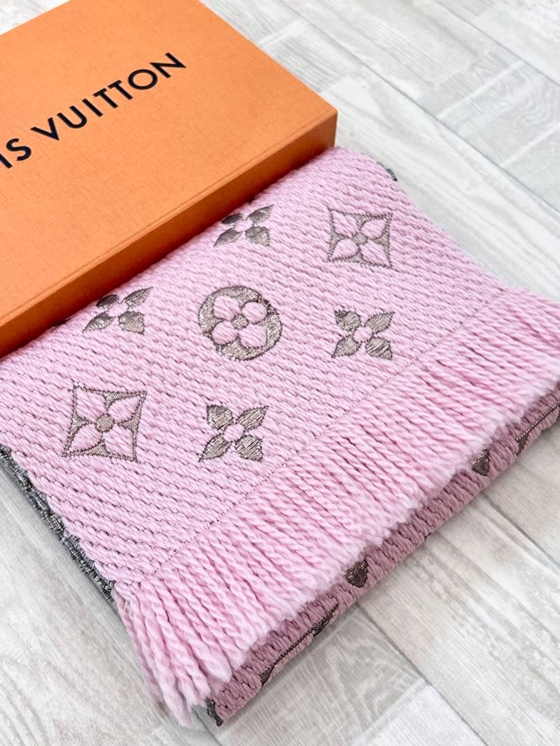 【Louis Vuitton】ロゴマフラー ローズ・バレリーヌ　シルバーピンク