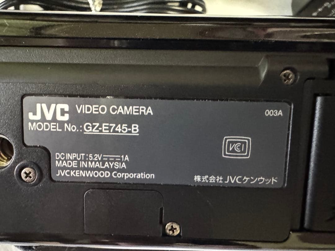 JVC GZ-E745-B ビデオカメラ 本体と三脚付き