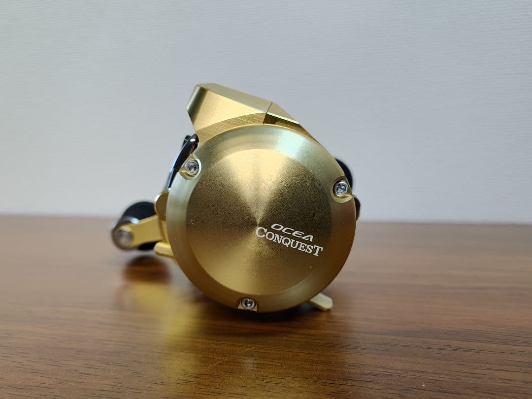 SHIMANO 18 OCEA CONQUEST CT 200PG（右）