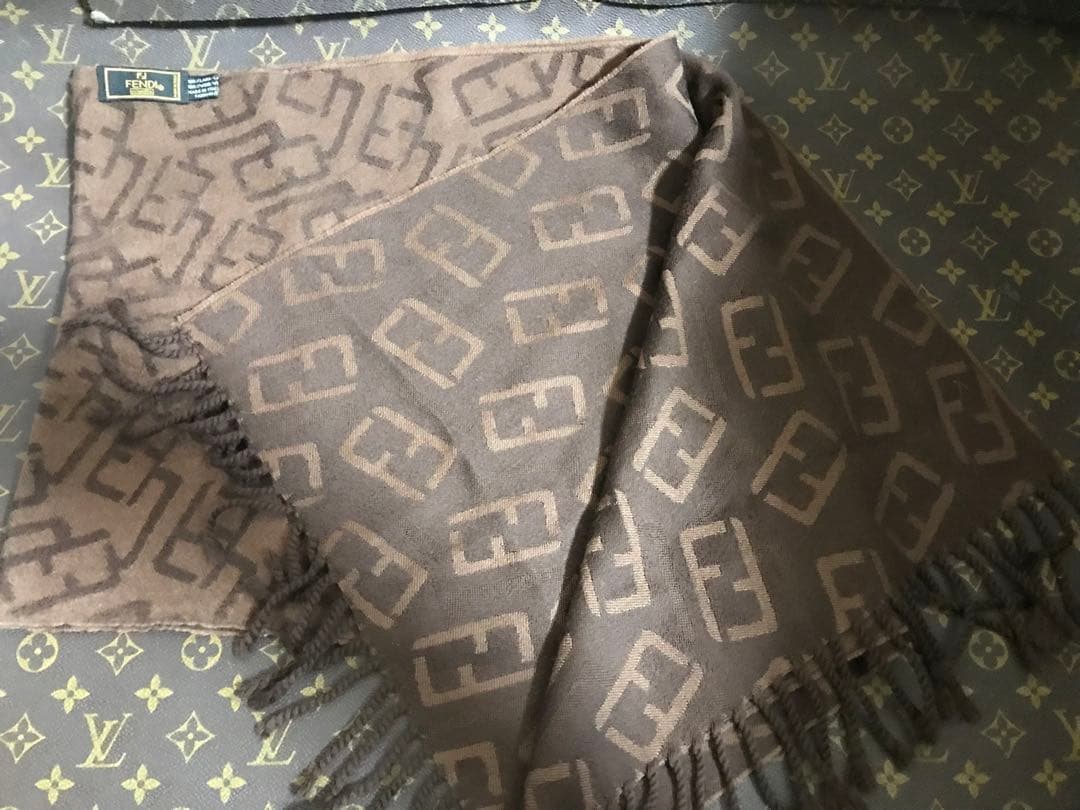 人気商品、FENDI フェンディ リバーシブル ブラウンロゴ パターン マフラー
