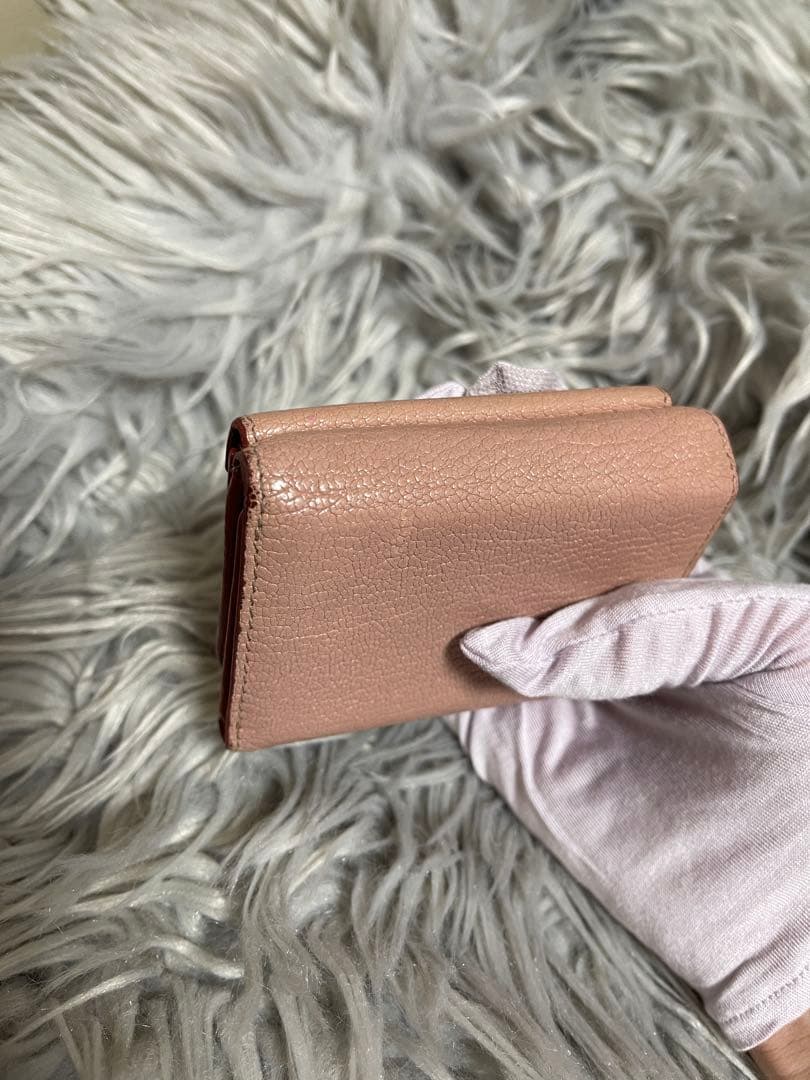Miu Miu ベージュ 三つ折り財布