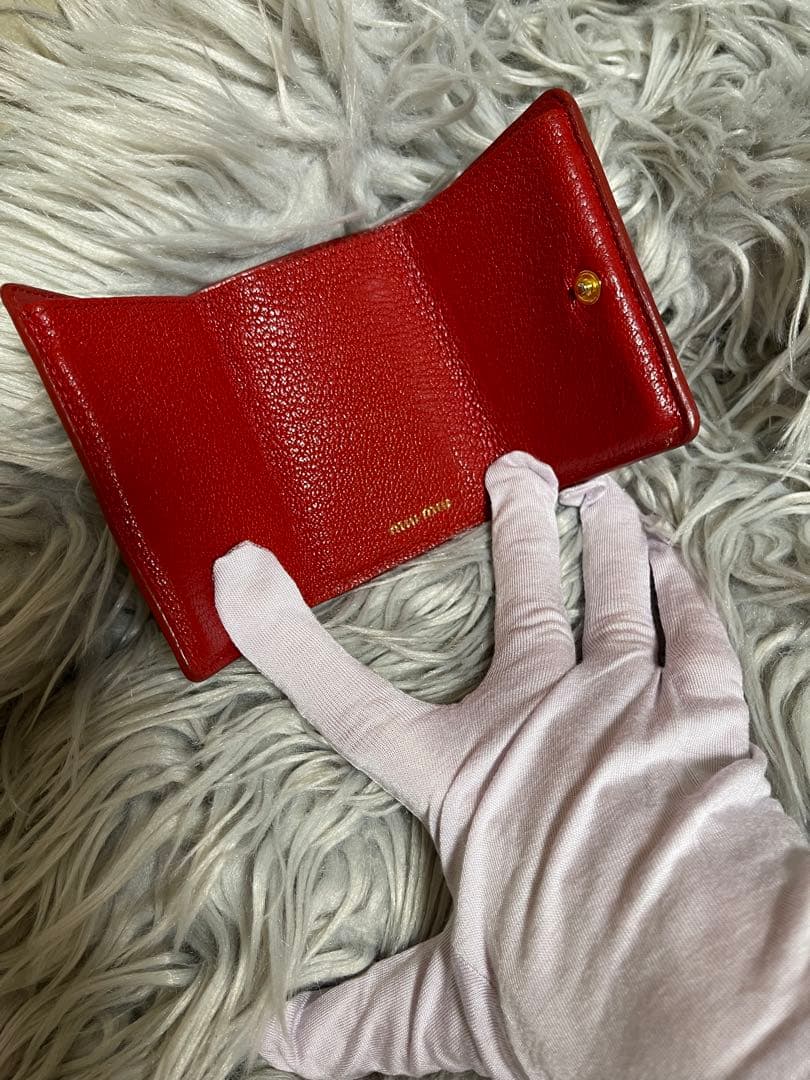 Miu Miu ベージュ 三つ折り財布