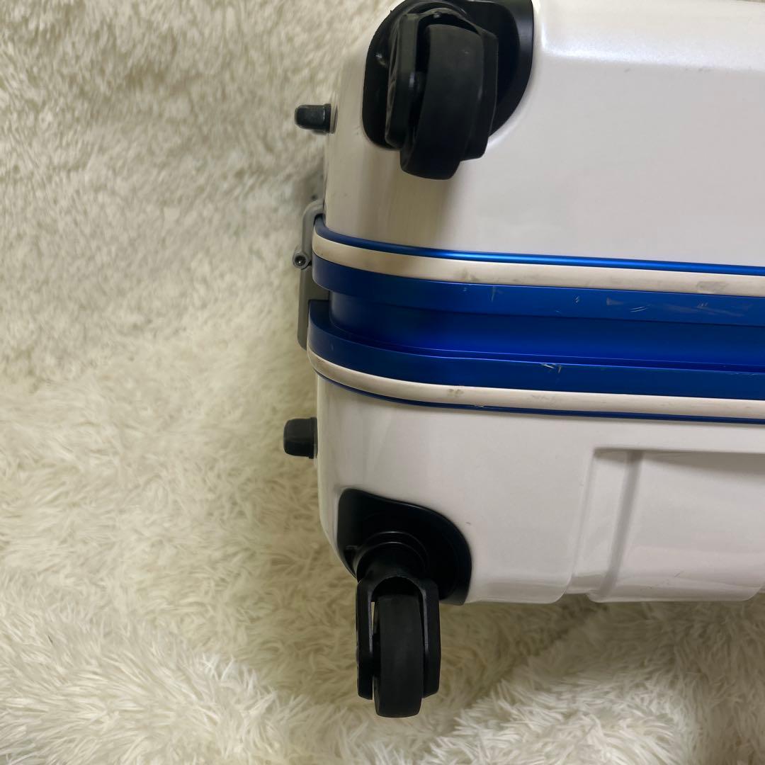 【美品】innovator イノベーター　スーツケース　ホワイト　4輪