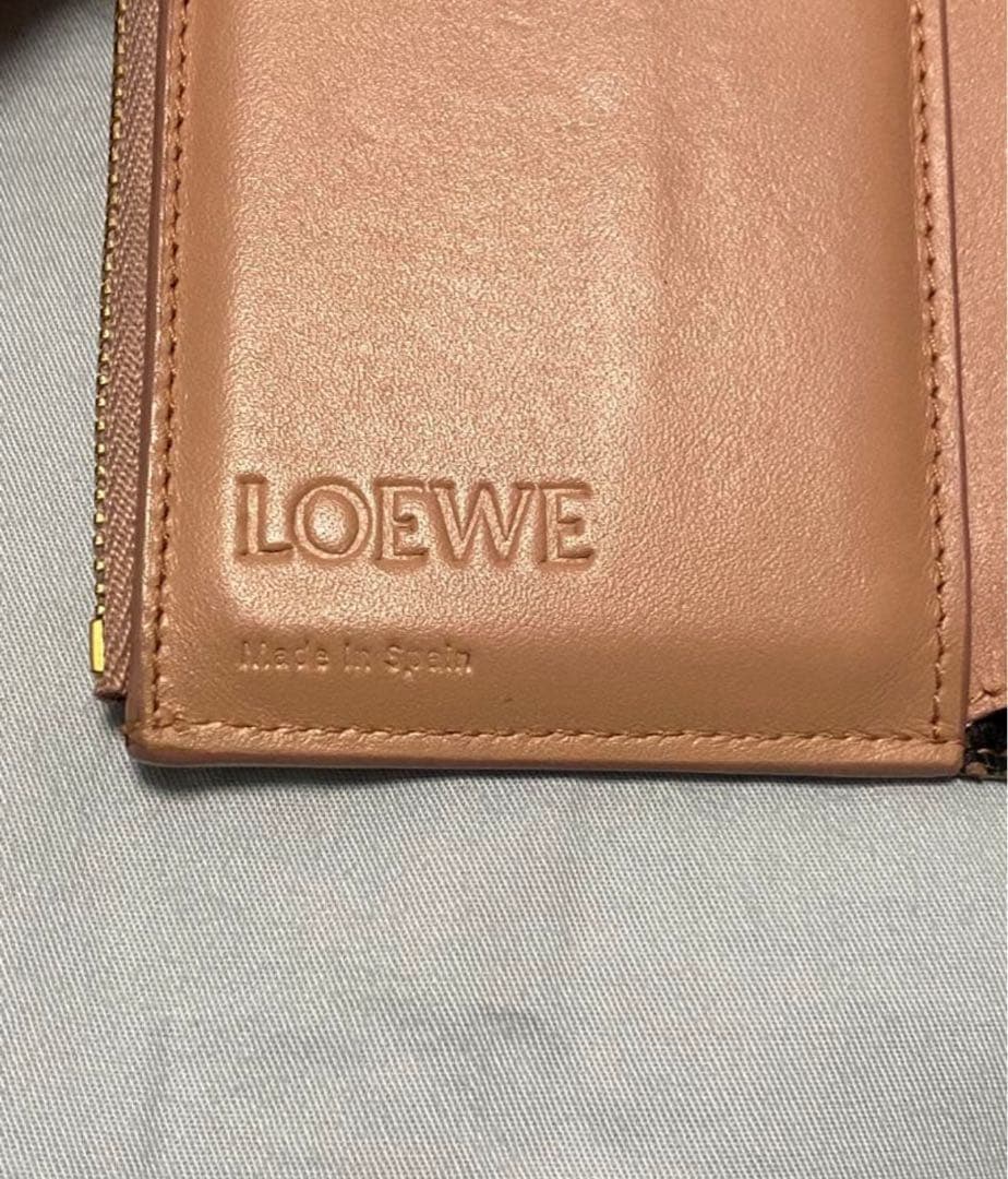 LOEWE ピンク 三つ折り財布　箱付き