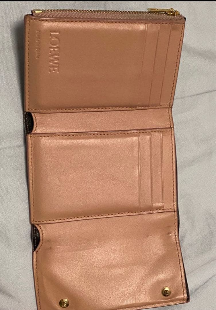 LOEWE ピンク 三つ折り財布　箱付き